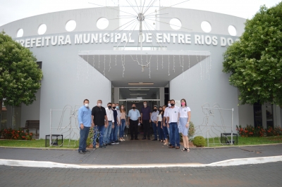 Prefeito Ari Maldaner reúne secretariado e inicia trabalhos em Entre Rios do Oeste