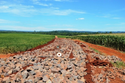 Iniciam a colocação das Pedras Irregulares na Linha Vista Alegre