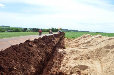Obras da colocação dos tubos da rede coletora do Biogás estão a todo o vapor