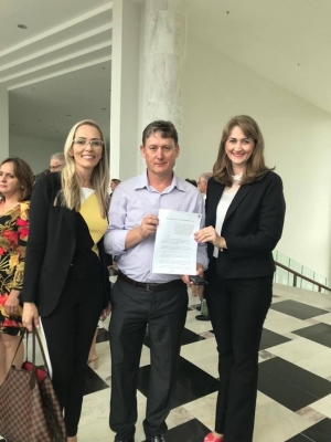 ENTRE RIOS DO OESTE ASSINA TERMO PARA INCENTIVO AS PESSOAS COM DEFICIÊNCIA