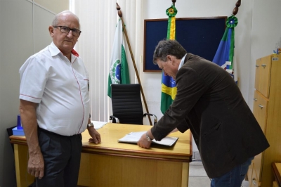 Prefeito Jones reassume trabalhos na administração de Entre Rios do Oeste
