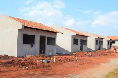 Moradias populares estão em fase de finalização em Entre Rios do Oeste