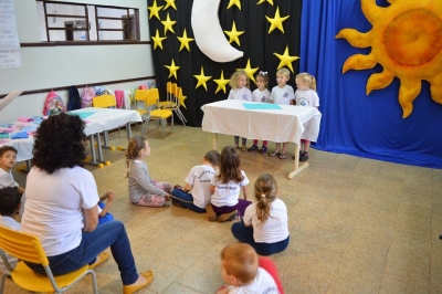 Escola de Entre Rios do Oeste realiza Feira do Empreendedorismo e do Livro