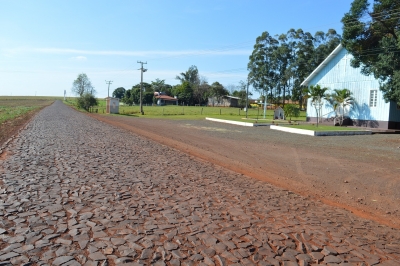 Assinada ordem de serviço para recapeamento asfáltico e trevo em Entre Rios do Oeste