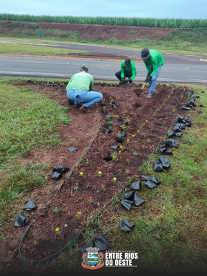 ENTRE RIOS DO OESTE EMBELEZOU SUAS ENTRADAS